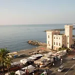 Castello Miramare 3* ג'נובה
