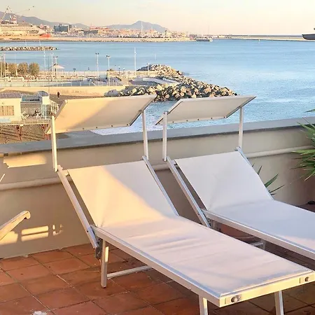 מלון Castello Miramare 3*