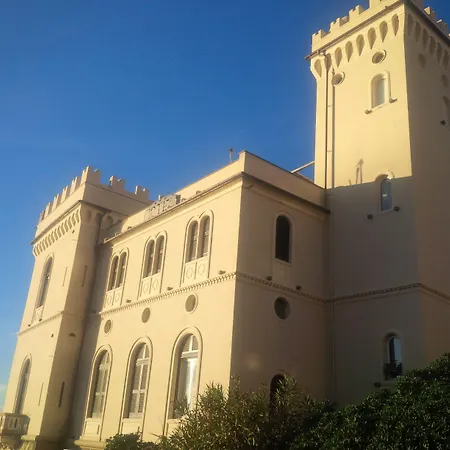 ホテル Castello Miramare 3*